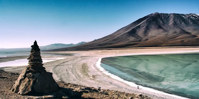 green lagoon in uyuni