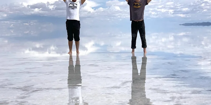 mirrir effect in uyuni, bolivia