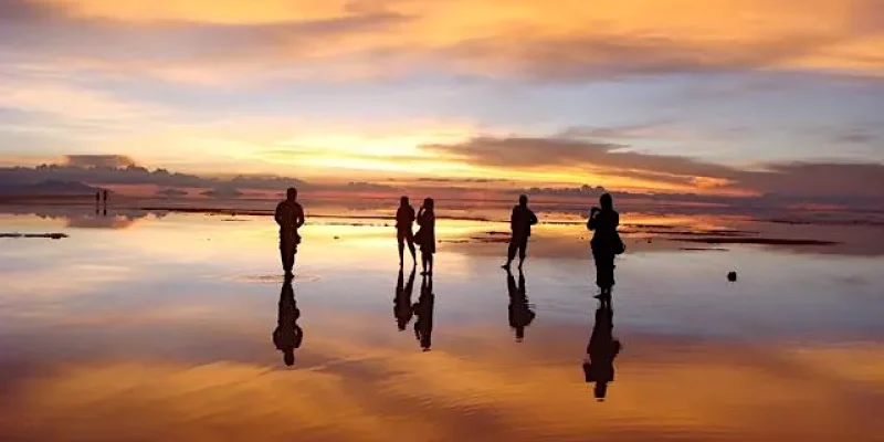 sunrise tour of the Uyuni Salt Flats