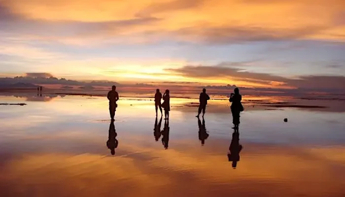 sunrise tour of the Uyuni Salt Flats