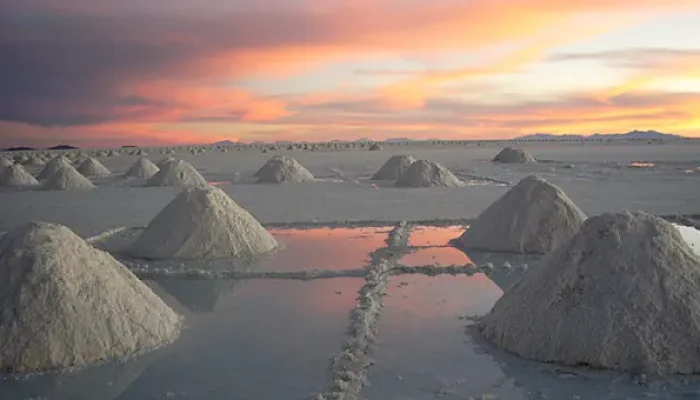 the sunrise and starlight on a tour of the Uyuni Salt Flats