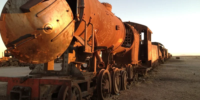 uyuni-trains-cemetery_nomadex-bolivia